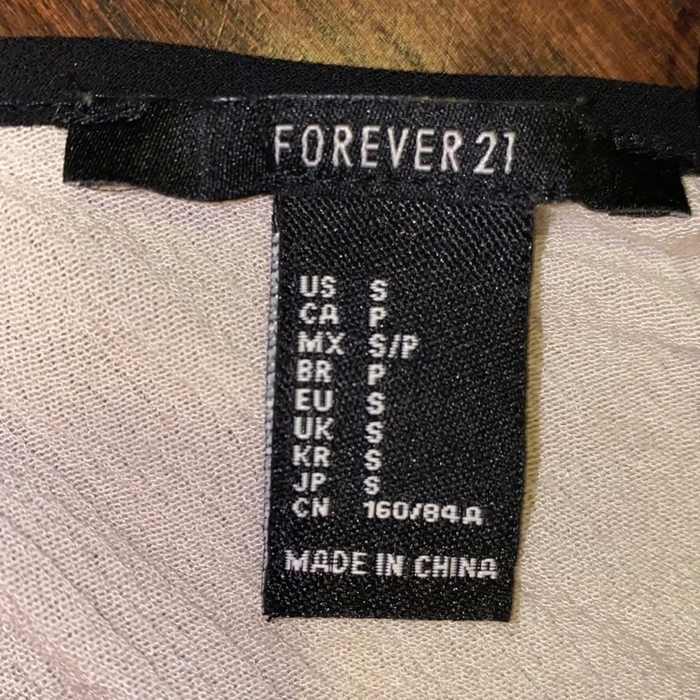 Forever 21 black embroidered tank top cream white shirt sleeveless size: Small - Picture 4 of 6